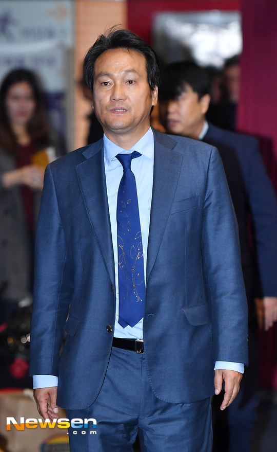 ahn min seok.jpg
