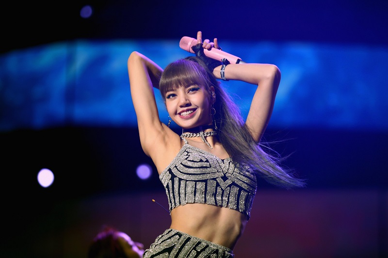 blackpink-lisa.jpg
