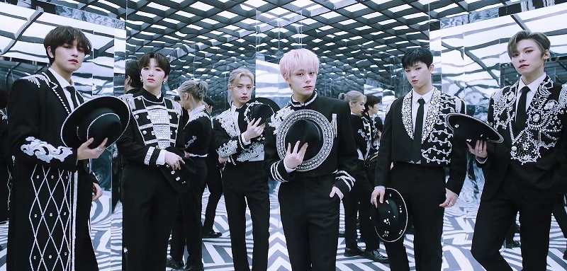 oneus-black-mirror.jpg