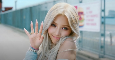 Soyeon ci mostra il suo lato ribelle nel video di "Beam Beam"