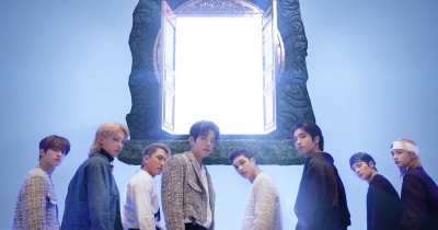 Gli Stray Kids fanno il loro comeback usando la "Back Door"!