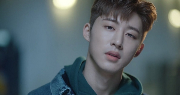 B.I lascia gli iKON e la YG Entertainment