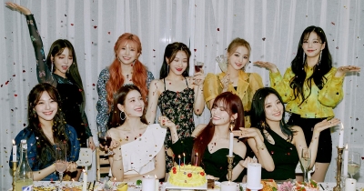 Le fromis_9 ci portano in un viaggio virtuale con la loro "WE GO"!