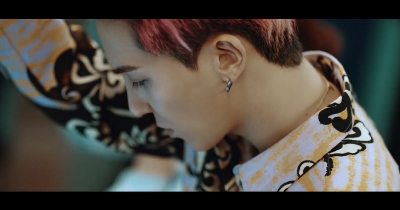 Mino fugge dai ricordi nel MV di "Run Away"