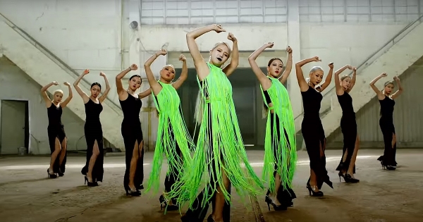 Il debutto solista di Solar delle Mamamoo con "Spit it Out"