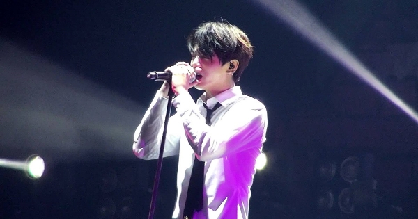 Jungkook condivide la romantica cover di "Look At Me" di George (죠지)