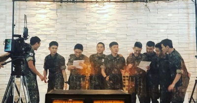 Gli idol al militare registrano una traccia speciale