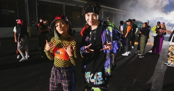 La dance battle di J-Hope e Becky G nel MV di "Chicken Noodle Soup"