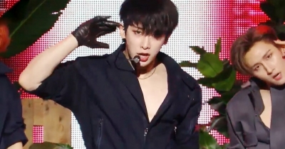 I MONSTA X cantano "Shoot Out" anche in inglese