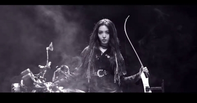 Le AOA armate e fatali in "Come See Me"