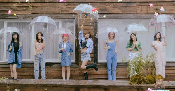 Le OH MY GIRL arrivano dallo spazio per la loro "Dun Dun Dance"