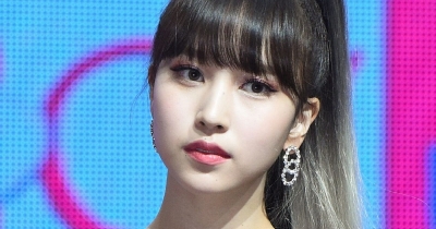 Mina torna a esibirsi in pubblico con le TWICE