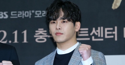 Hoya saluta i suoi fan con una lettera prima dell'arruolamento