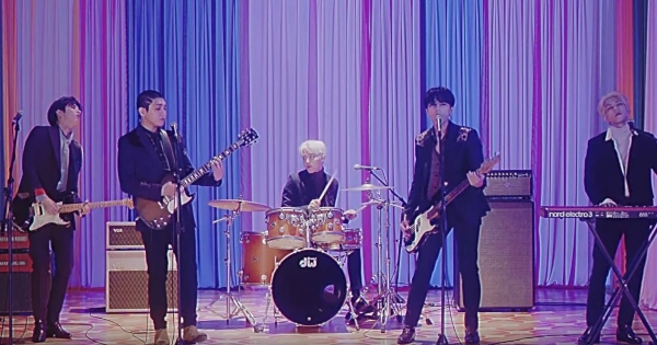 I DAY6 ci portano indietro nel tempo con "Days Gone By"