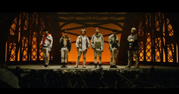 Il "tuffo" degli iKON in una nuova era: ecco "i Decide"