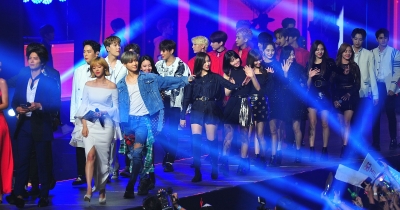 Tante performance speciali per i 20 anni di Music Bank!
