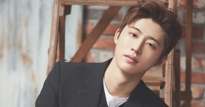 B.I ex membro degli iKON ha rilasciato un nuovo singolo &ldquo;Midnight Blue&rdquo;