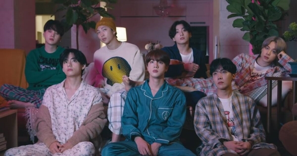 I BTS ci consolano con la nuova "Life Goes On"