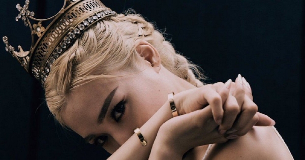 Il nuovo inizio di Tiffany: BORN AGAIN in arrivo il 24 gennaio