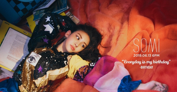 Una vera e propria festa di compleanno nel teaser per il debutto di Somi