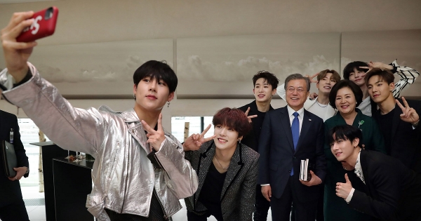 I Monsta X incontrano il Presidente Moon Jae In