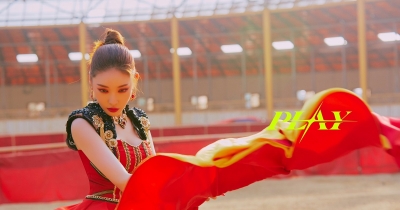Chungha scende nell'arena per la sua hit estiva "Play"