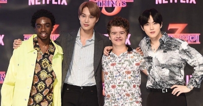 Kai e Suho insegnano Love Shot agli attori di Stranger Things
