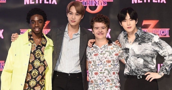 Kai e Suho insegnano Love Shot agli attori di Stranger Things
